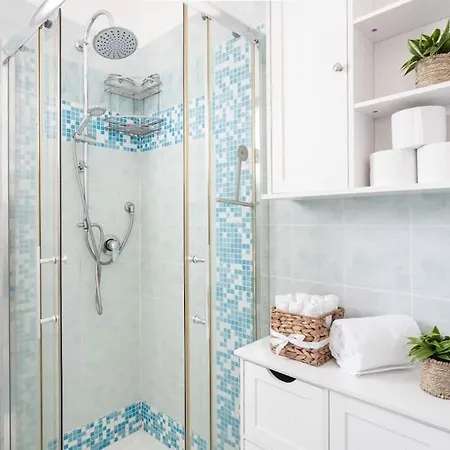 Marina - Near Airport With Swimmingpool Appartamento