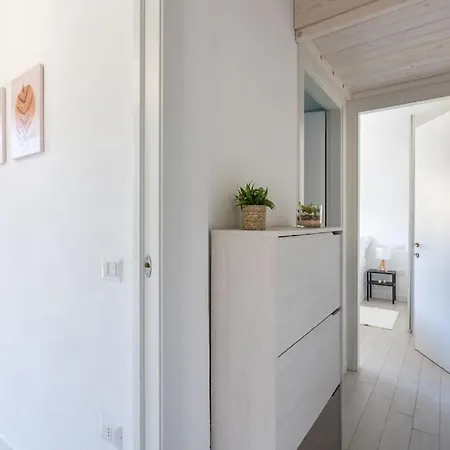 Marina - Near Airport With Swimmingpool *