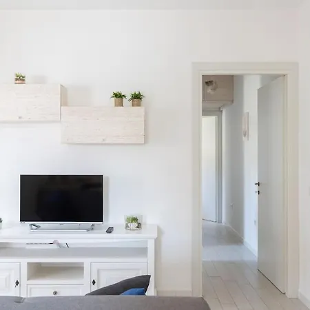 Marina - Near Airport With Swimmingpool Apartment *