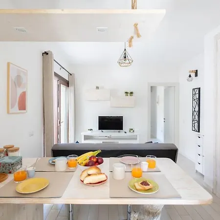 Marina - Near Airport With Swimmingpool