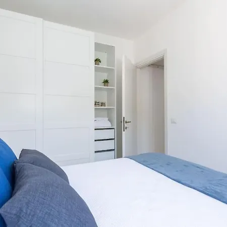 Marina - Near Airport With Swimmingpool