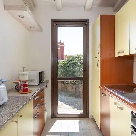 Marina - Near Airport With Swimmingpool Apartamento