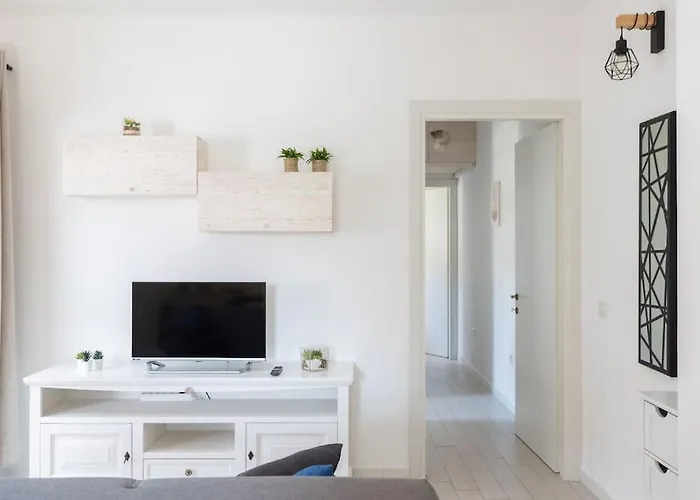 Marina - Near Airport With Swimmingpool Apartment *