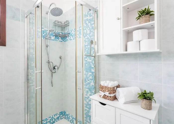 Marina - Near Airport With Swimmingpool Apartment