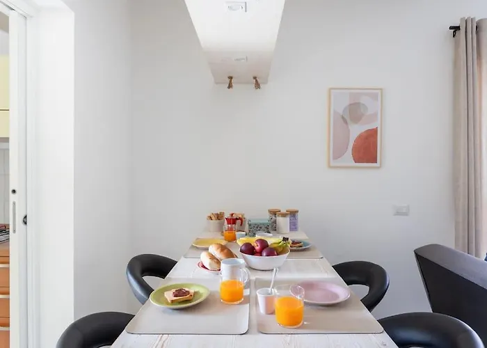 Marina - Near Airport With Swimmingpool