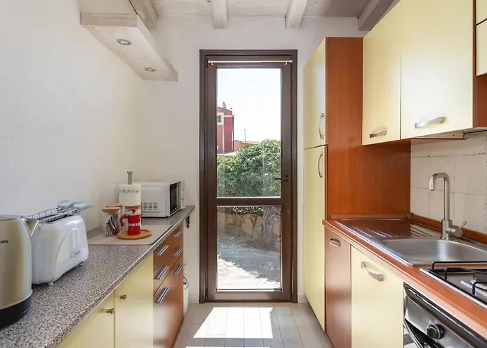 Marina - Near Airport With Swimmingpool Apartment