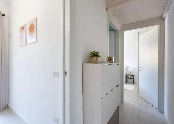 Marina - Near Airport With Swimmingpool *